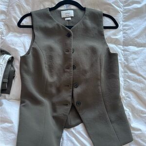 Aritzia Olive Sleeveless Button-Up Vest